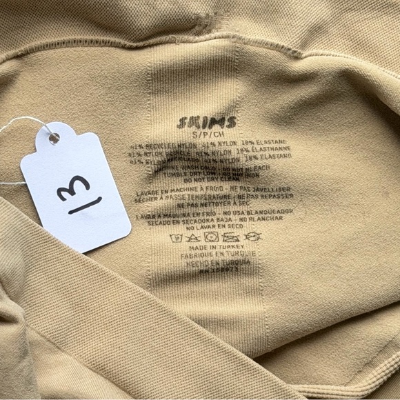 SKIMS Seamless Sculpt Strapless Shortie Bodysuit - Picture 4 of 7